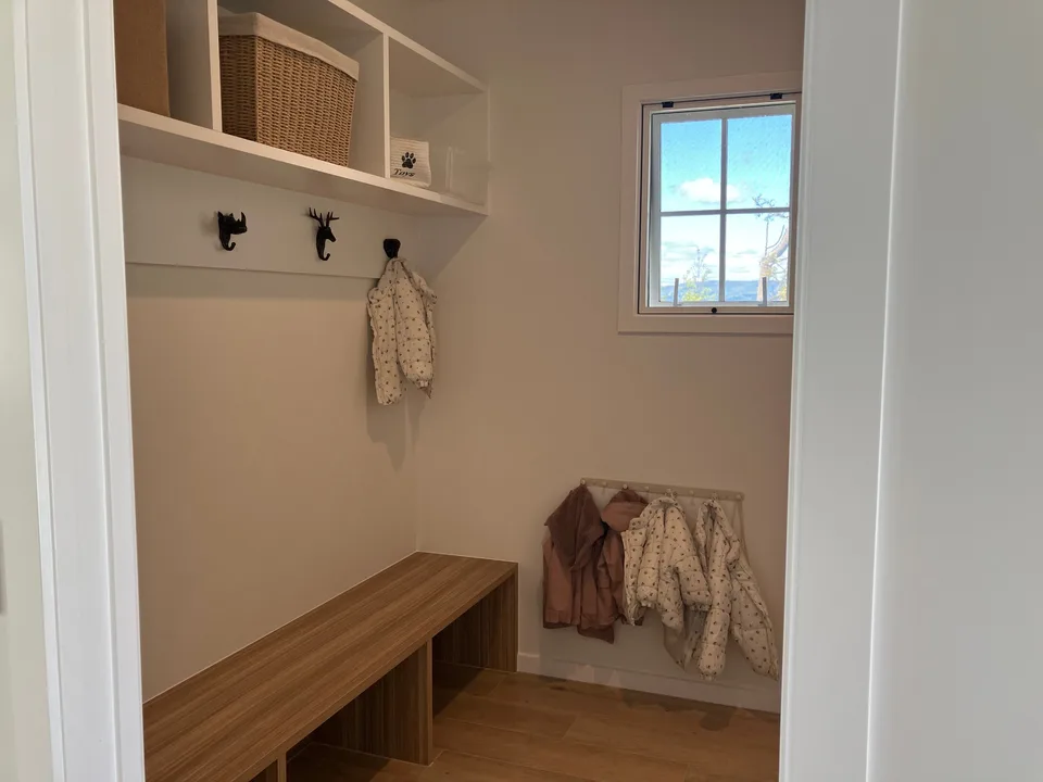 Mudroom  - perfect for guests or your children.